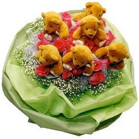 6 adet pelu� ay�c�k ve 11 adet yapay g�l 