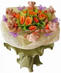 6 adet pelu� ay�c�k ve 12 adet yapay g�l 