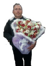 12 adet ay�c�k ve 12 k�rm�z� g�l  g�rsel ay� buketi 